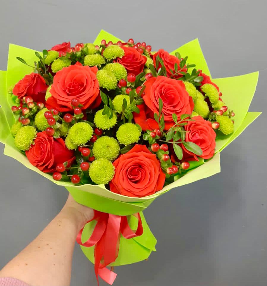 Букет цветов из: Хризантемы и Розы в Медвежьи Озера