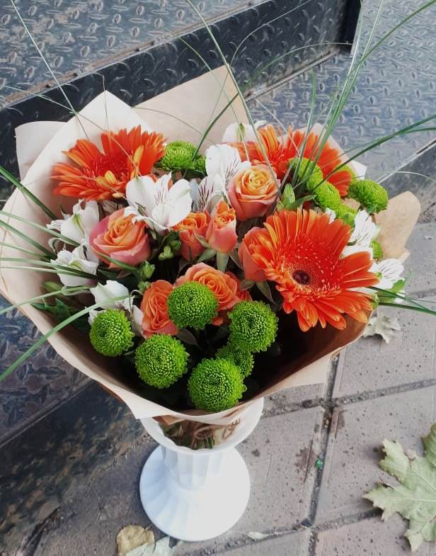 Букет цветов из: Герберы, Хризантемы, Альстромерии и Розы в Медвежьи Озера