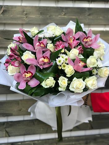 Букет цветов из: Розы и Хризантемы в Медвежьи Озера