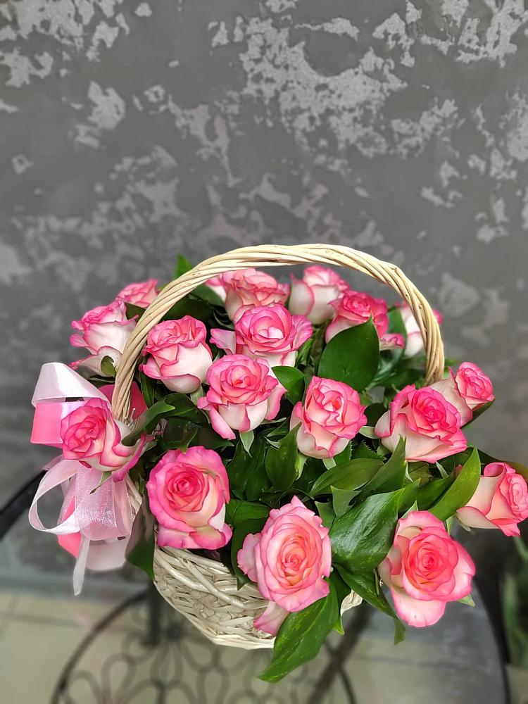 Цветочная композиция из Розы в корзине в Медвежьи Озера