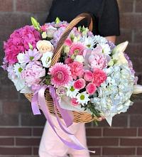 Цветочная композиция из Розы, Хризантемы, Пионы и Лизиантусы в корзине #REPLACE_PRED# Медвежьи Озера