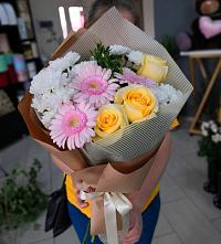 Букет цветов из:  Герберы, Розы и Хризантемы в Медвежьи Озера