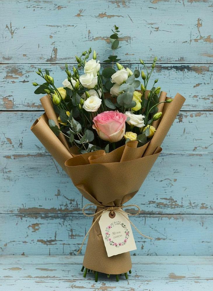 Букет цветов из: Розы и Лизиантусы в Медвежьи Озера