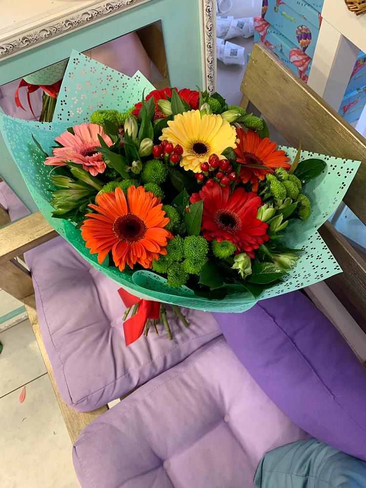 Букет цветов из: Герберы, Хризантемы и Альстромерии в Медвежьи Озера