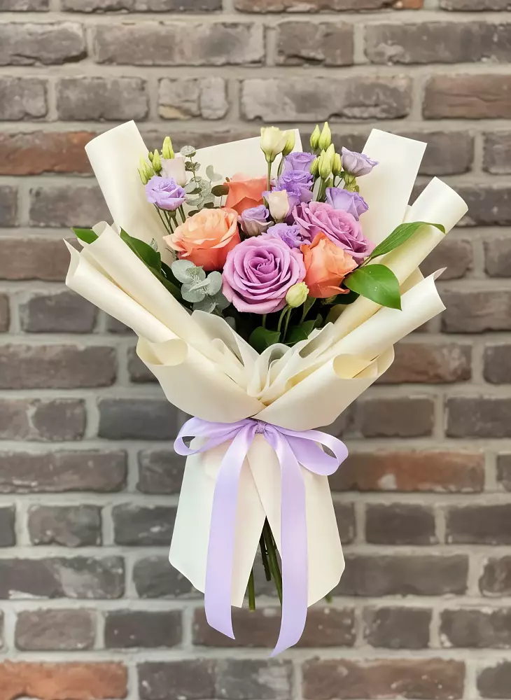 Букет цветов из: Лизиантусы и Розы в Медвежьи Озера