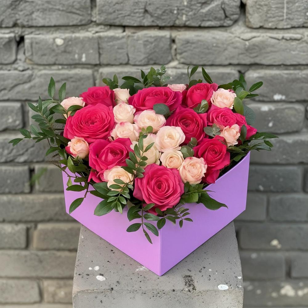 Цветочная композиция из Розы в коробке в Медвежьи Озера