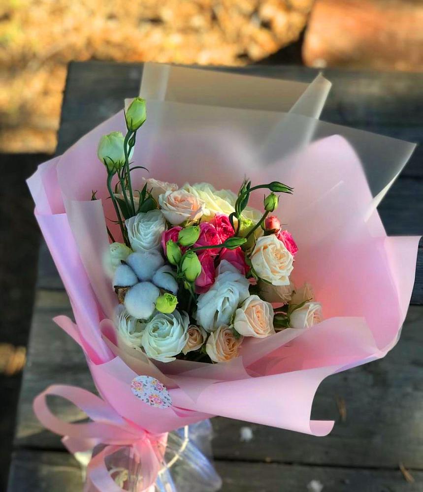 Букет цветов из: Розы и Лизиантусы в Медвежьи Озера