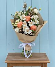 Букет цветов из:  Альстромерии, Лизиантусы, Розы и Хризантемы #REPLACE_PRED# Медвежьи Озера