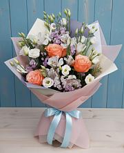 Букет цветов из:  Лизиантусы, Розы, Альстромерии и Гипсофила в Медвежьи Озера