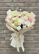 Букет цветов из:  Гвоздики, Розы, Лизиантусы и Хризантемы в Медвежьи Озера