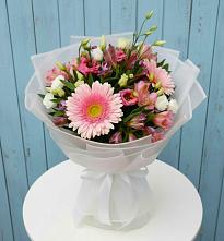 Букет цветов из:  Герберы, Альстромерии и Лизиантусы в Медвежьи Озера