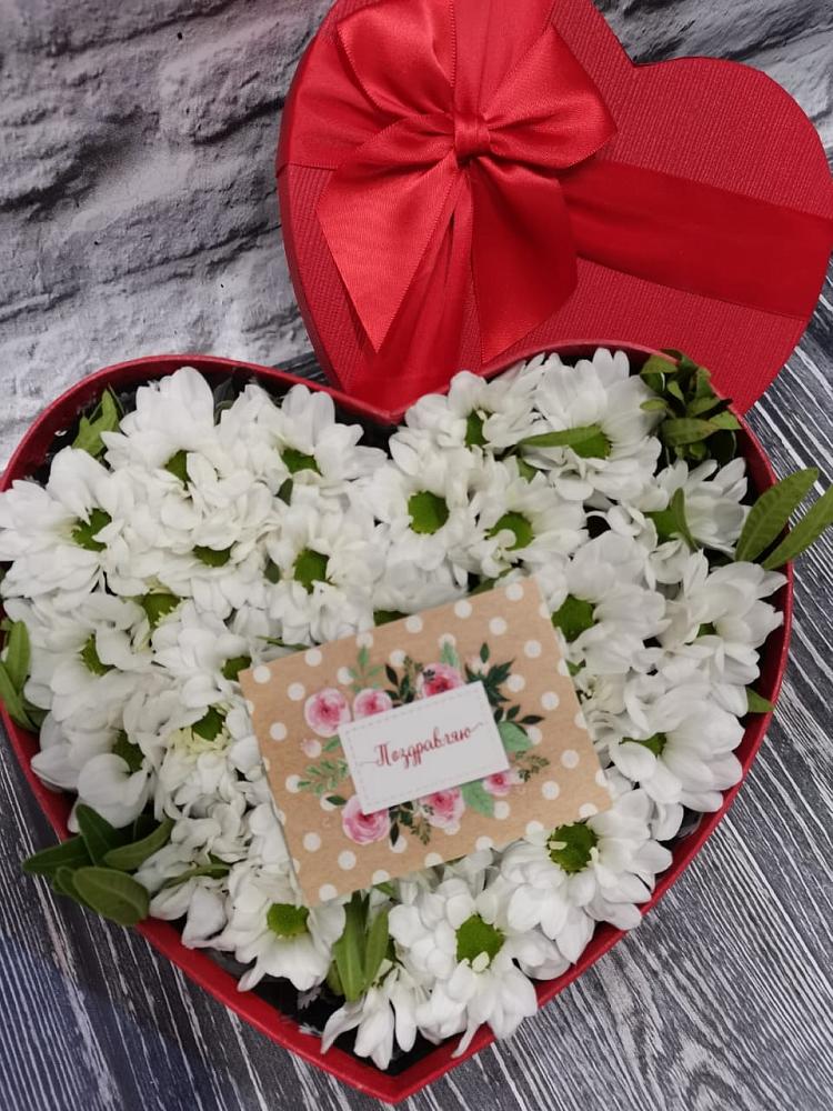 Цветочная композиция из Хризантемы в виде сердца в Медвежьи Озера