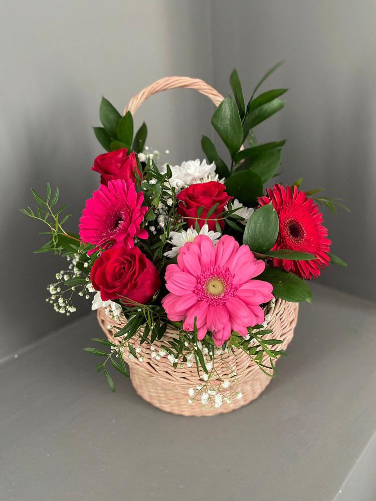 Цветочная композиция из Розы, Хризантемы и Герберы в корзине в Медвежьи Озера