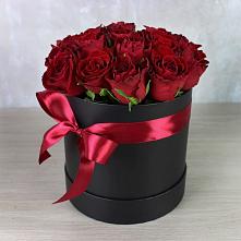 Цветочная композиция из Розы в шляпной коробке в Медвежьи Озера