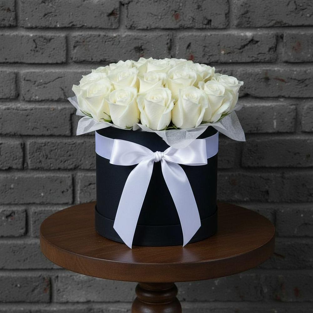 Цветочная композиция из Розы в шляпной коробке в Медвежьи Озера