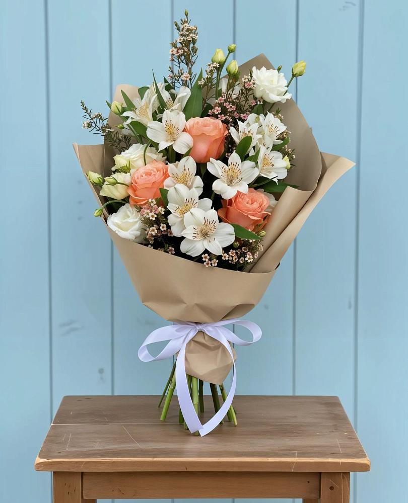 Букет цветов из: Альстромерии, Лизиантусы, Розы и Хризантемы в Медвежьи Озера