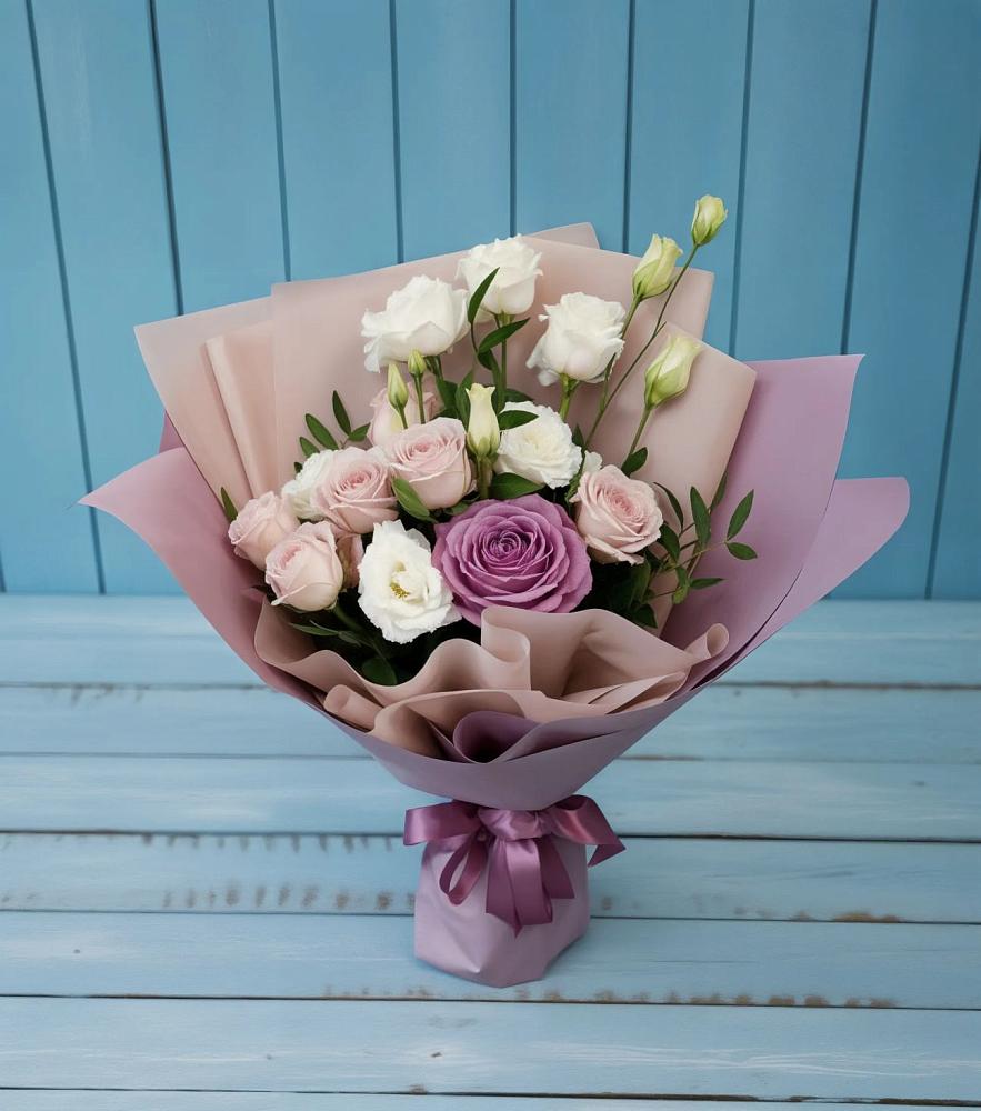 Букет цветов из: Розы и Лизиантусы в Медвежьи Озера